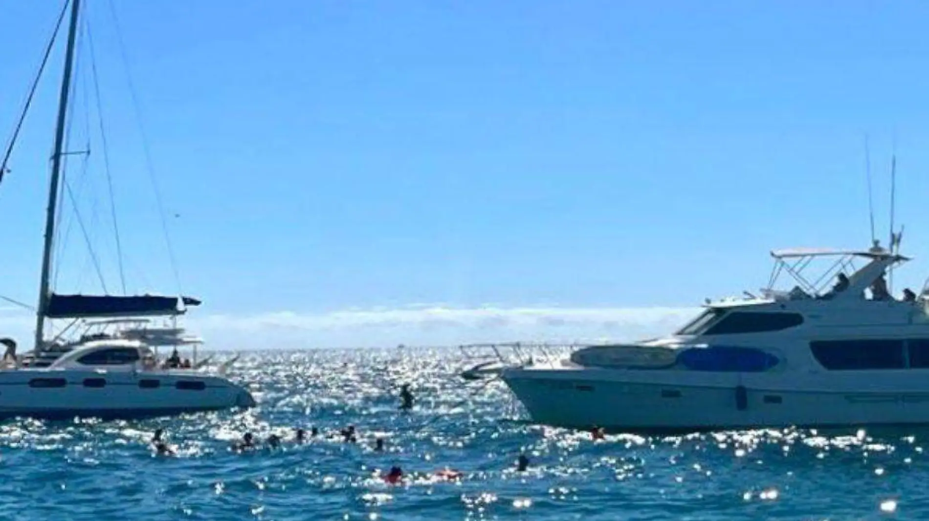 turistas en los cabos durante el puente